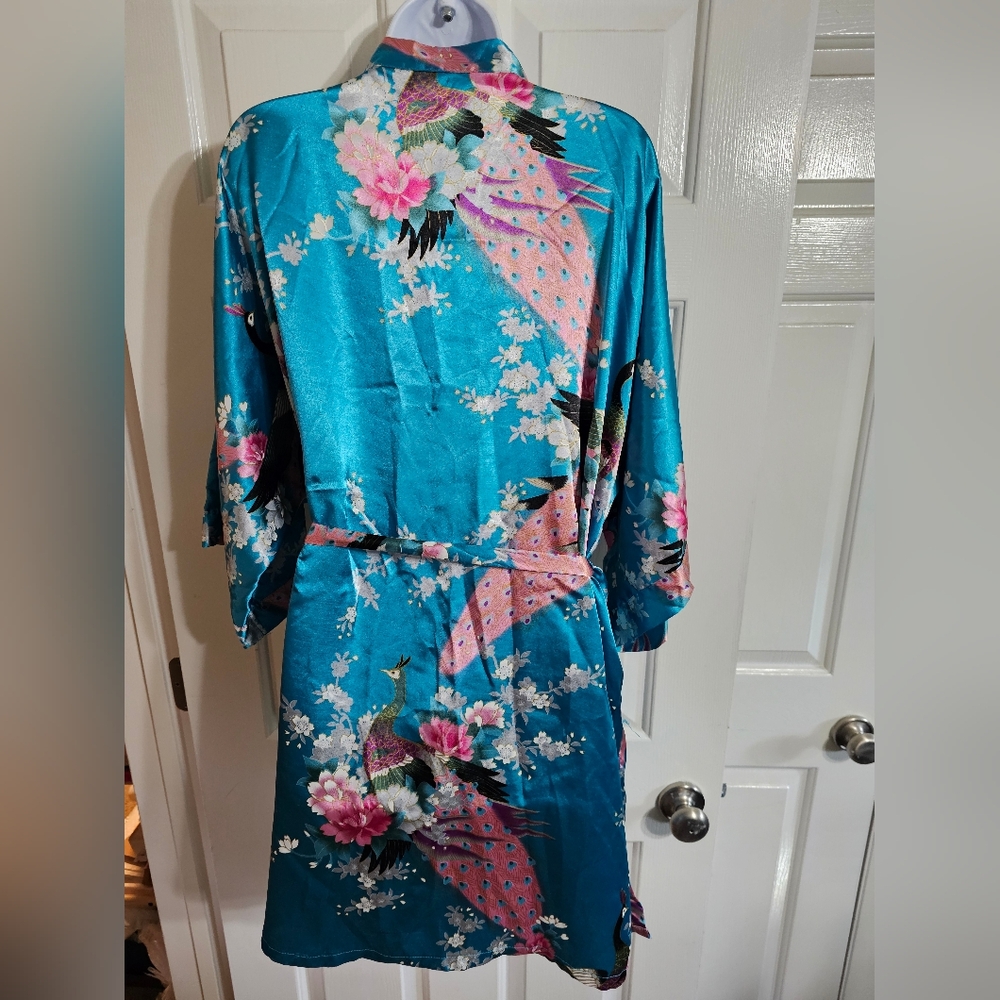 Vintage One Size Turquoise Satin Peacock Floral Robe Kimono Belted Iconic Rare - Picture 3 of 5